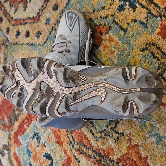 CLEATS - Picture 2 of 3